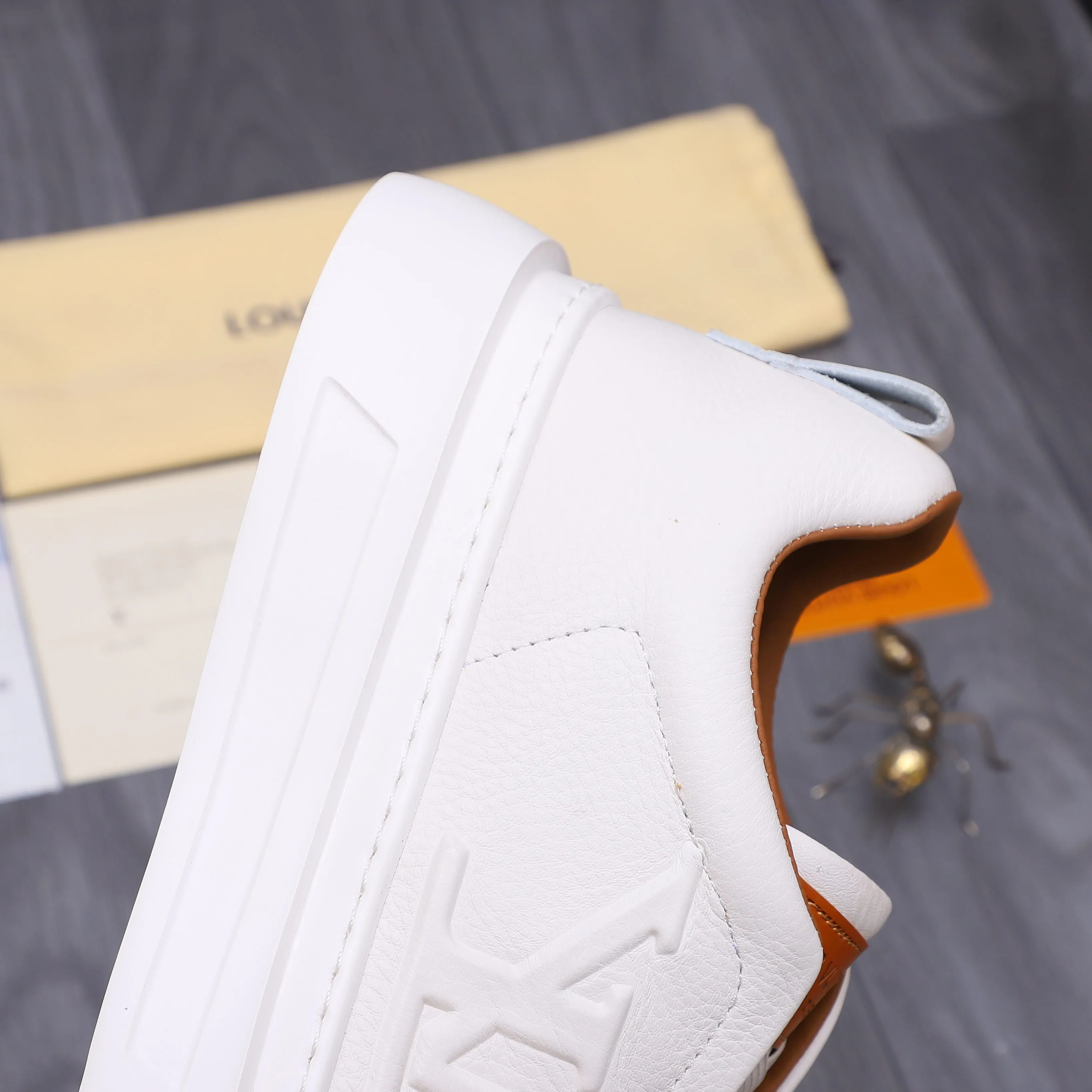 Men's shoes 💰p480 Product trademark: LV "Louis Vuitton" business casual men's shoes Regular size: 38-44 Product material: Selected high-quality pebbled cowhide upper, cowhide lining, rubber outsole